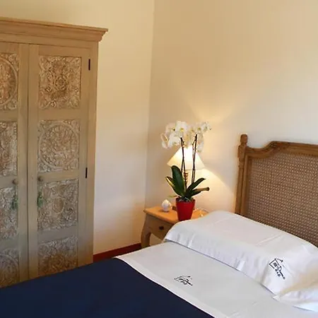 Domus Bed and Breakfast